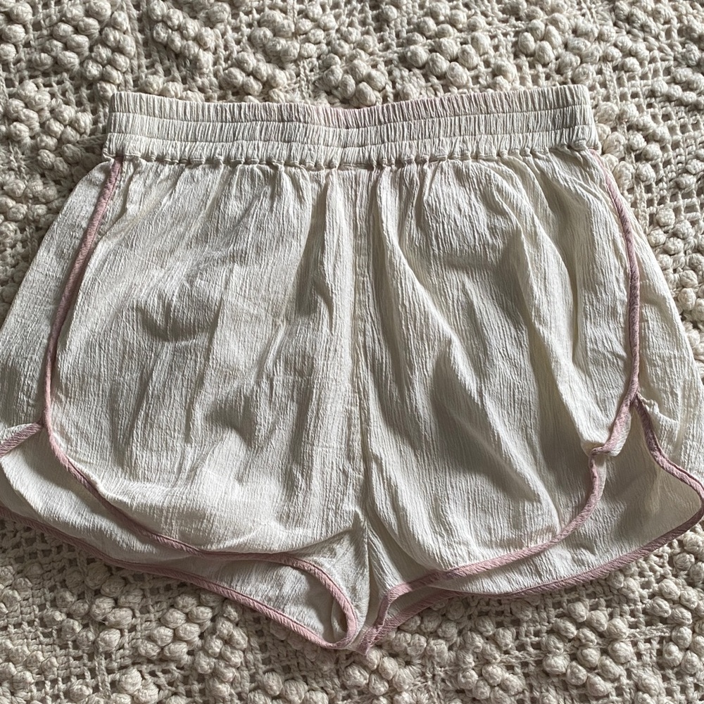 Sally short in Alabaster Crinkle